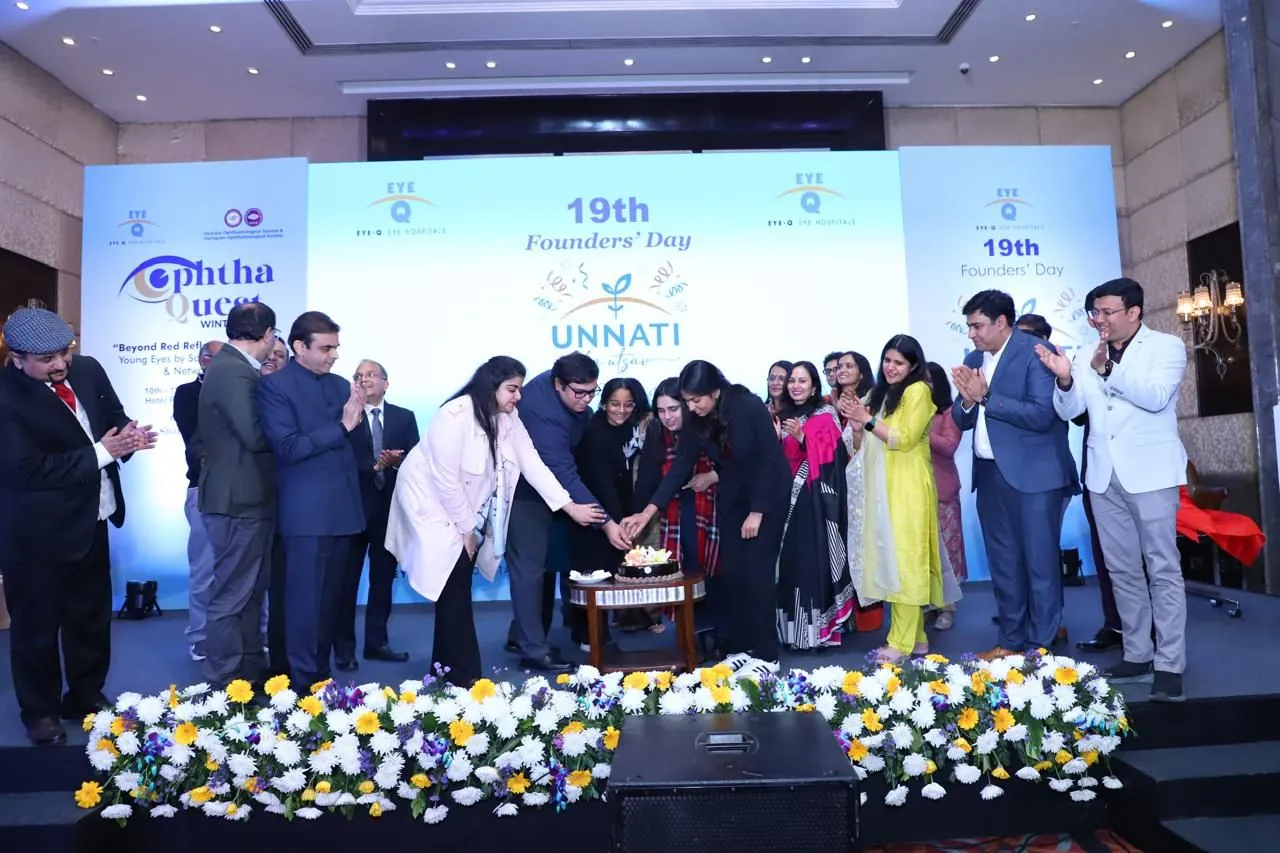 Cake cutting ceremony at the 19th Founders' Day celebration